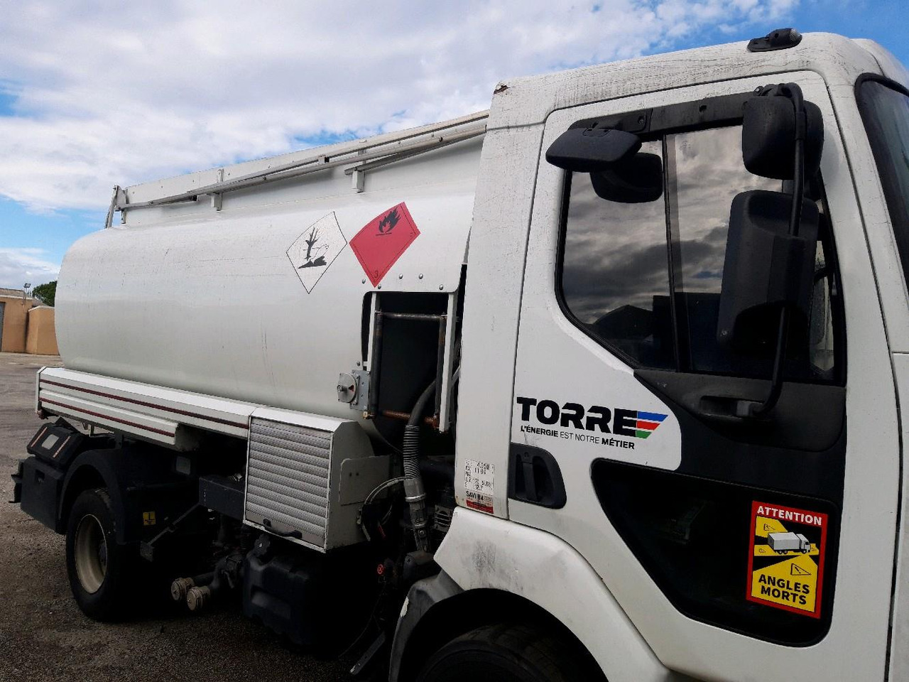 RENAULT MIDLUM CITERNE 7500 - משאית מכל: תמונה 3 RENAULT MIDLUM CITERNE 7500 - משאית מכל: תמונה 3