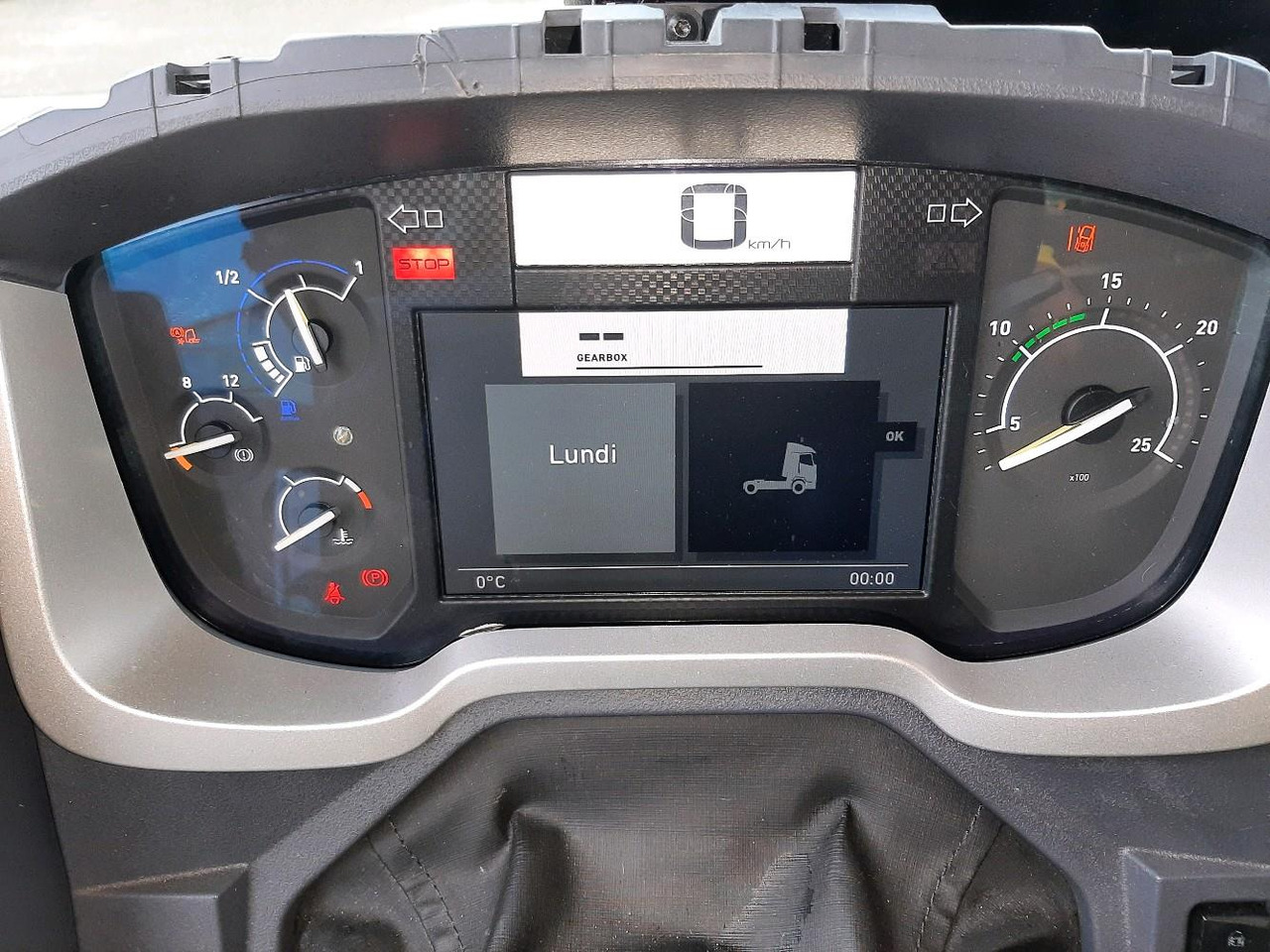 יחידת טרקטור RENAULT T 440: תמונה 15