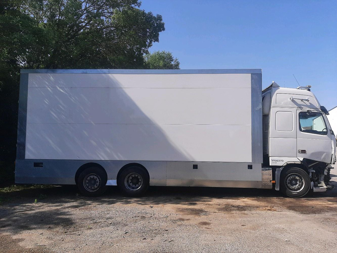 VOLVO FH 480 PORTEUR - משאית תיבה: תמונה 3 VOLVO FH 480 PORTEUR - משאית תיבה: תמונה 3