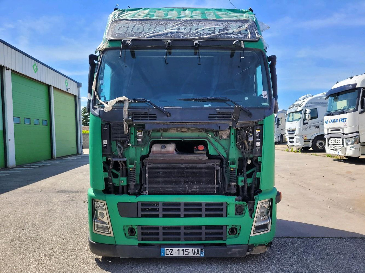 VOLVO FH12 420 GLOBETROTTER - מוביל מכולות/ משאית החלפת גוף: תמונה 2 VOLVO FH12 420 GLOBETROTTER - מוביל מכולות/ משאית החלפת גוף: תמונה 2