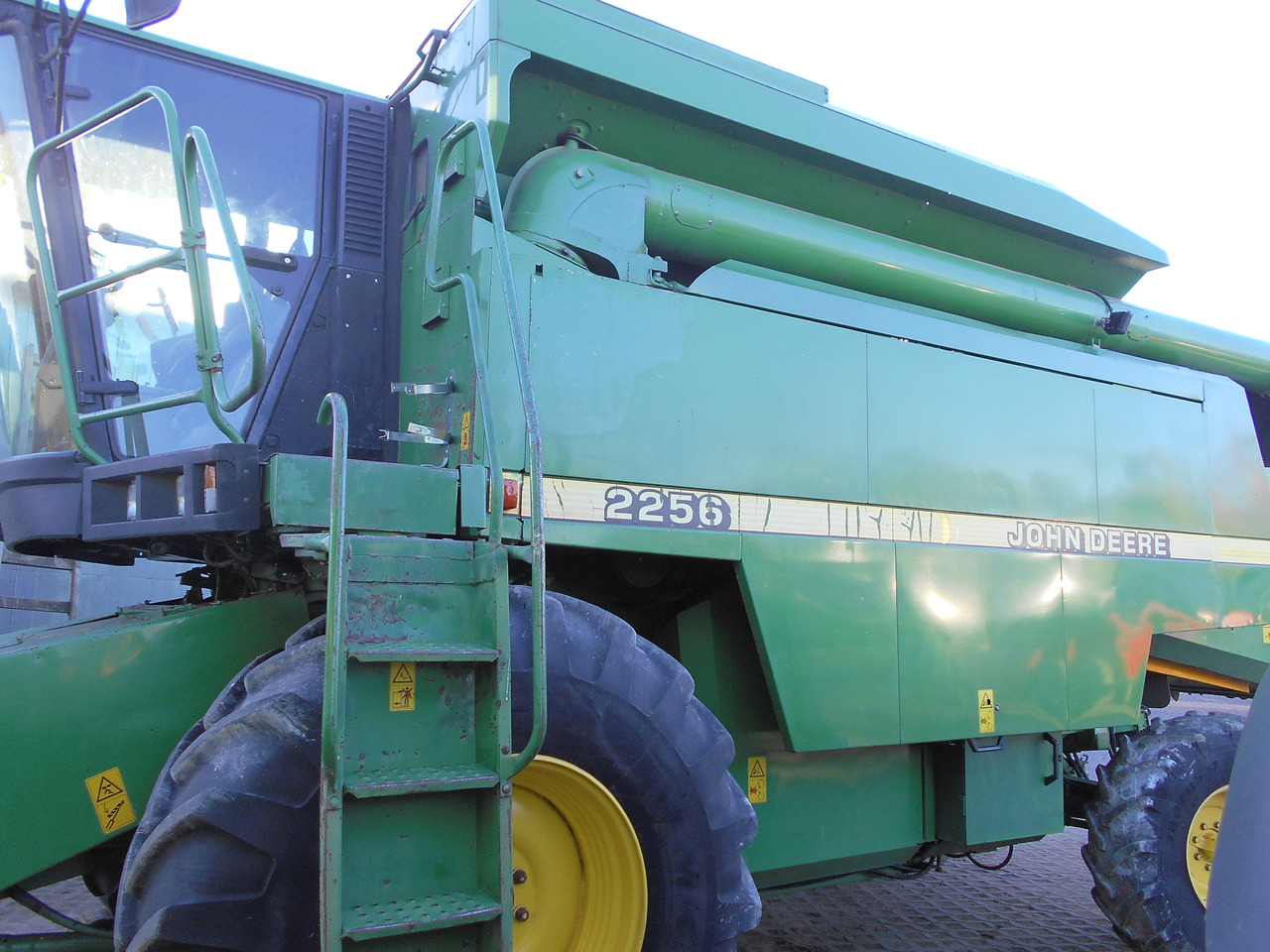 John Deere 2256 - מקצרת קומבינה: תמונה 3 John Deere 2256 - מקצרת קומבינה: תמונה 3