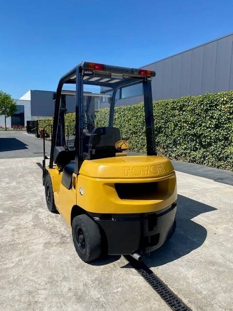 Toyota 7 FDF 25 - מלגזת סולר: תמונה 3 Toyota 7 FDF 25 - מלגזת סולר: תמונה 3
