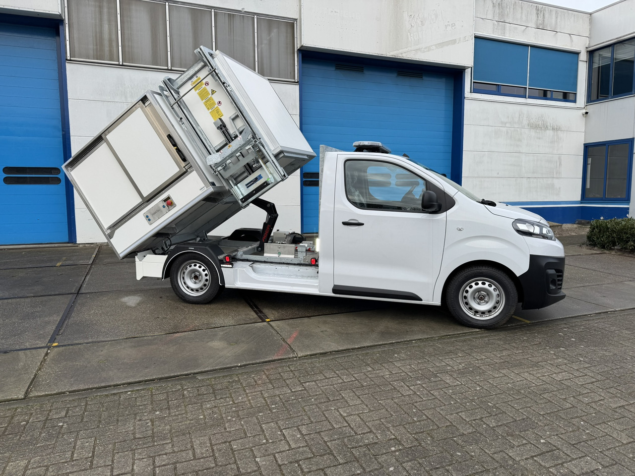 Citroen E-Jumpy veegvuil zijbelader seitenlader mullfahrzeug - כלי רכב מסחרי מזהיר, כלי רכב מסחרי חשמלי: תמונה 1 Citroen E-Jumpy veegvuil zijbelader seitenlader mullfahrzeug - כלי רכב מסחרי מזהיר, כלי רכב מסחרי חשמלי: תמונה 1