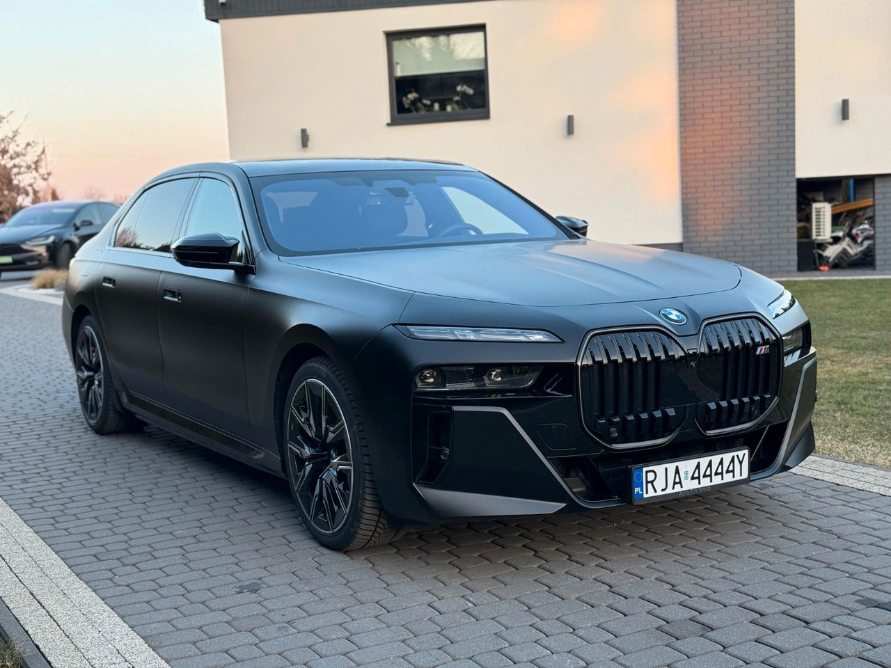 BMW M760 Baureihe 7 Lim M760 e xDrive - סדאן: תמונה 3 BMW M760 Baureihe 7 Lim M760 e xDrive - סדאן: תמונה 3