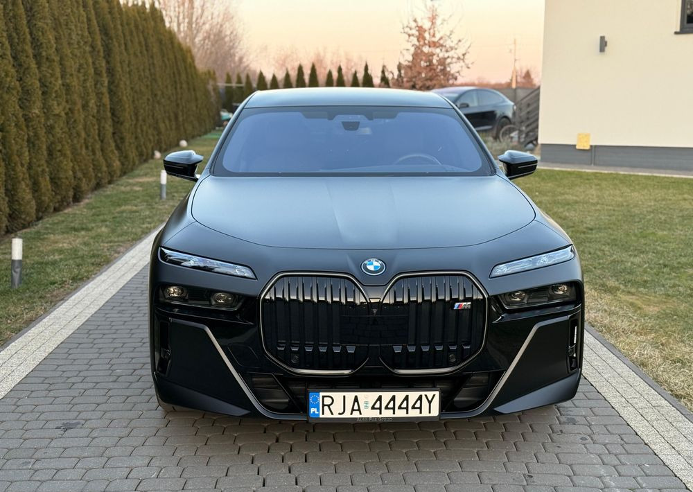 BMW Seria 7 M760e PHEV xDrive sport - סדאן: תמונה 3 BMW Seria 7 M760e PHEV xDrive sport - סדאן: תמונה 3