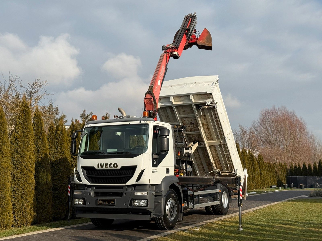 Iveco STRALIS 330 / 4x2/ TIPPER /FASSI F135 - משאית מנוף: תמונה 1 Iveco STRALIS 330 / 4x2/ TIPPER /FASSI F135 - משאית מנוף: תמונה 1