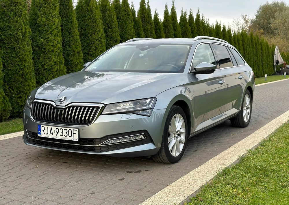 Skoda Superb 2.0 TDI SCR Style DSG - רכב סטיישן: תמונה 1 Skoda Superb 2.0 TDI SCR Style DSG - רכב סטיישן: תמונה 1