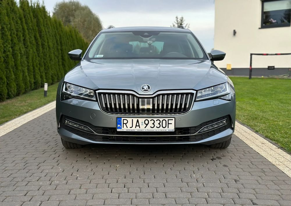 Skoda Superb 2.0 TDI SCR Style DSG - רכב סטיישן: תמונה 2 Skoda Superb 2.0 TDI SCR Style DSG - רכב סטיישן: תמונה 2