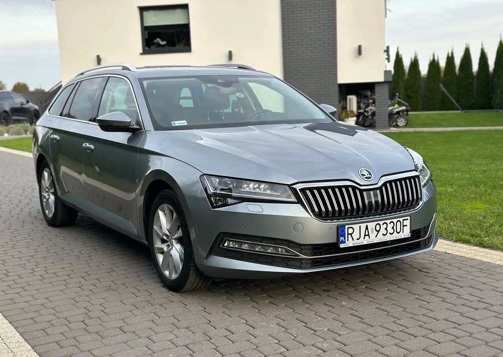 Skoda Superb 2.0 TDI SCR Style DSG - רכב סטיישן: תמונה 3 Skoda Superb 2.0 TDI SCR Style DSG - רכב סטיישן: תמונה 3