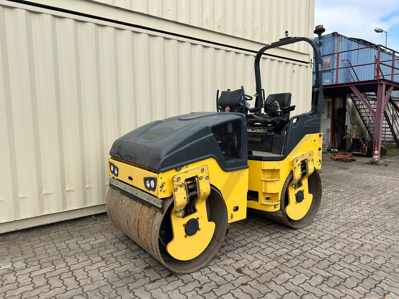 BOMAG BW135AD-5 / 2016 BJ / 1.203 H / 3.9 Tonnen - רולר כביש: תמונה 1 BOMAG BW135AD-5 / 2016 BJ / 1.203 H / 3.9 Tonnen - רולר כביש: תמונה 1