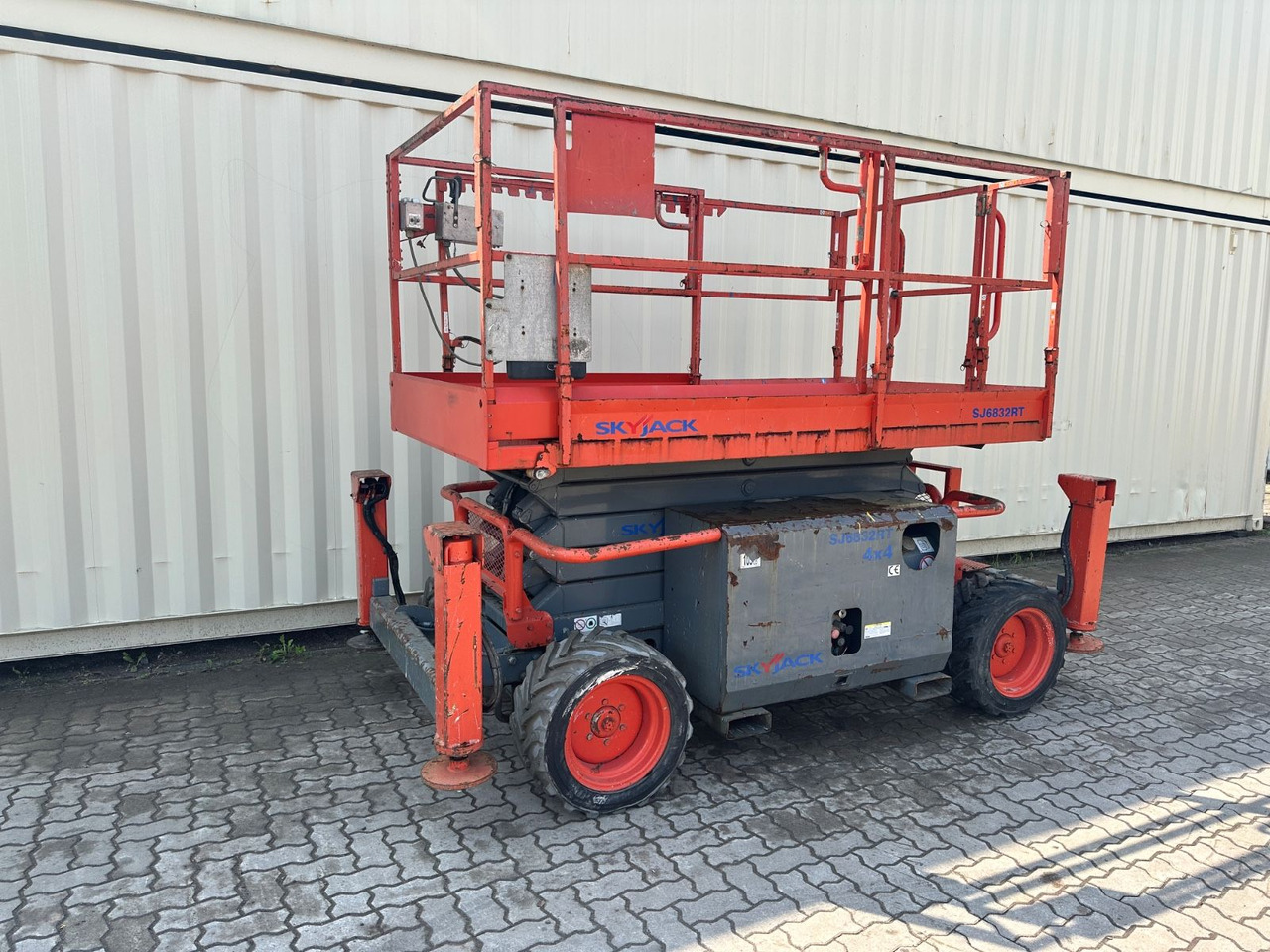 מעלית מספריים Skyjack SJ6832RT 4x4 Diesel, 11.8 Meter, 1.493 H: תמונה 8