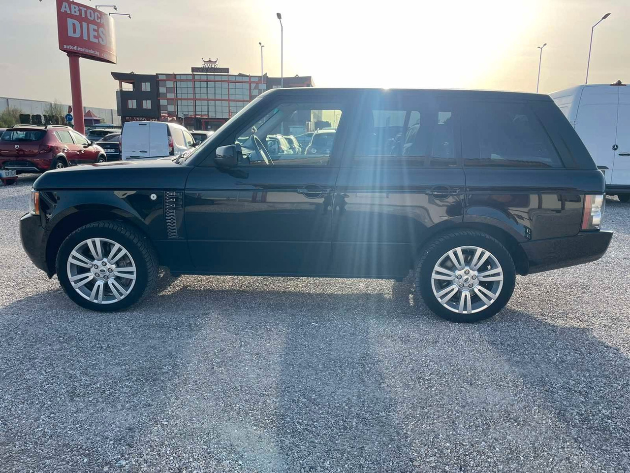 Land Rover Range Rover Vogue 4.4 TDV8 - SUV: תמונה 4 Land Rover Range Rover Vogue 4.4 TDV8 - SUV: תמונה 4