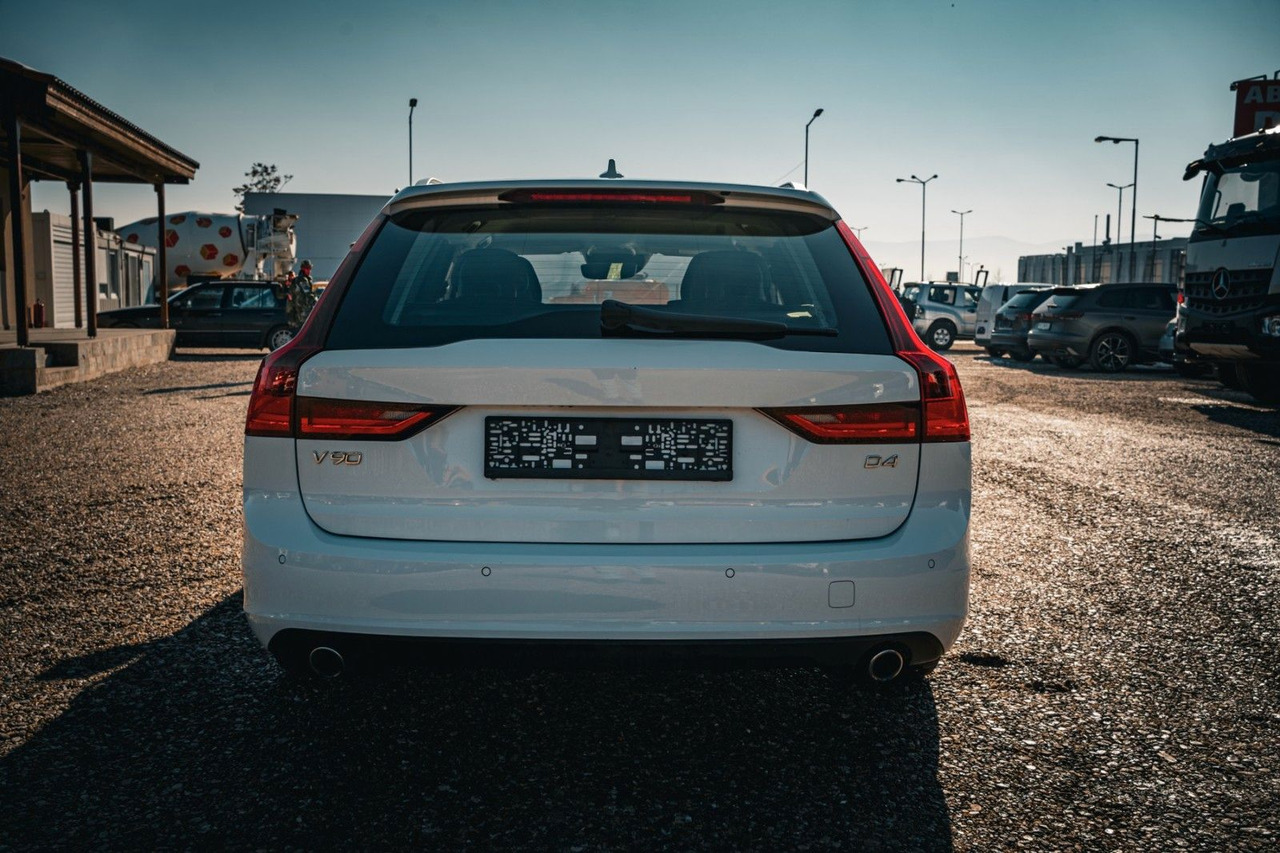 Volvo V90 D4 Momentum 2.0D - רכב סטיישן: תמונה 5 Volvo V90 D4 Momentum 2.0D - רכב סטיישן: תמונה 5
