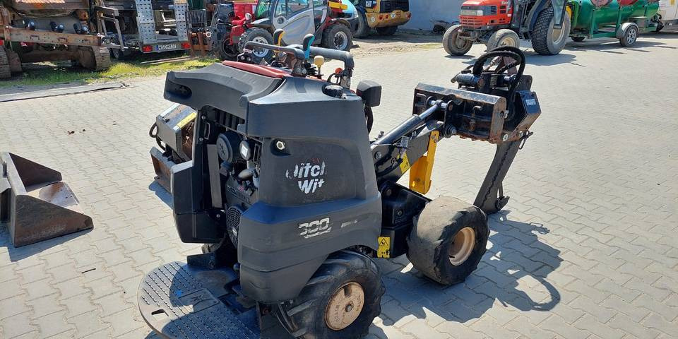 Ditch Witch R300 koparka łańcuchowa pługoukładacz - טרנצ'ר: תמונה 4 Ditch Witch R300 koparka łańcuchowa pługoukładacz - טרנצ'ר: תמונה 4