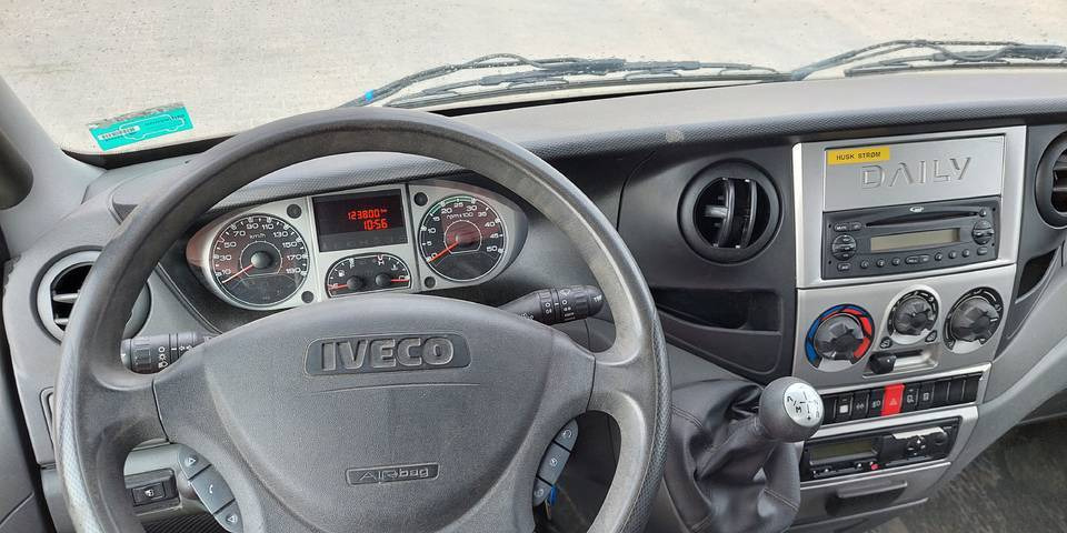 כלי רכב מסחרי במיטה שטוחה Iveco Daily 65C17 silnik 3.0 skrzynia automat: תמונה 11 כלי רכב מסחרי במיטה שטוחה Iveco Daily 65C17 silnik 3.0 skrzynia automat: תמונה 11