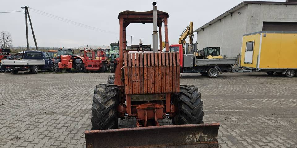 Koparka łańcuchowa Ditch Witch 7610 - מחפר גלגלים: תמונה 3 Koparka łańcuchowa Ditch Witch 7610 - מחפר גלגלים: תמונה 3