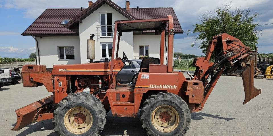 Pługoukładacz wibropług Ditch Witch 8020 układanie kabli światłowód - מכונת בנייה: תמונה 1 Pługoukładacz wibropług Ditch Witch 8020 układanie kabli światłowód - מכונת בנייה: תמונה 1