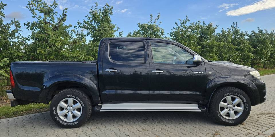 Toyota Hilux 3.0 SR5 automat 4x4 - מכונית: תמונה 4 Toyota Hilux 3.0 SR5 automat 4x4 - מכונית: תמונה 4
