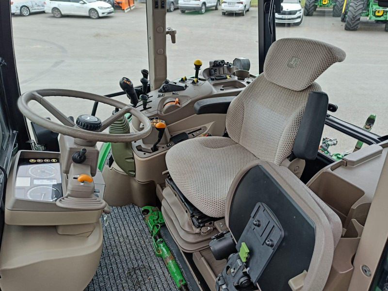 טרקטור חקלאי John Deere 6115 RC: תמונה 14