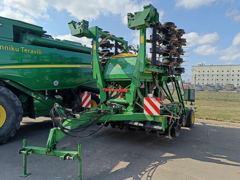 John Deere 750 A - מכונת זריעה מדויקת: תמונה 2 John Deere 750 A - מכונת זריעה מדויקת: תמונה 2