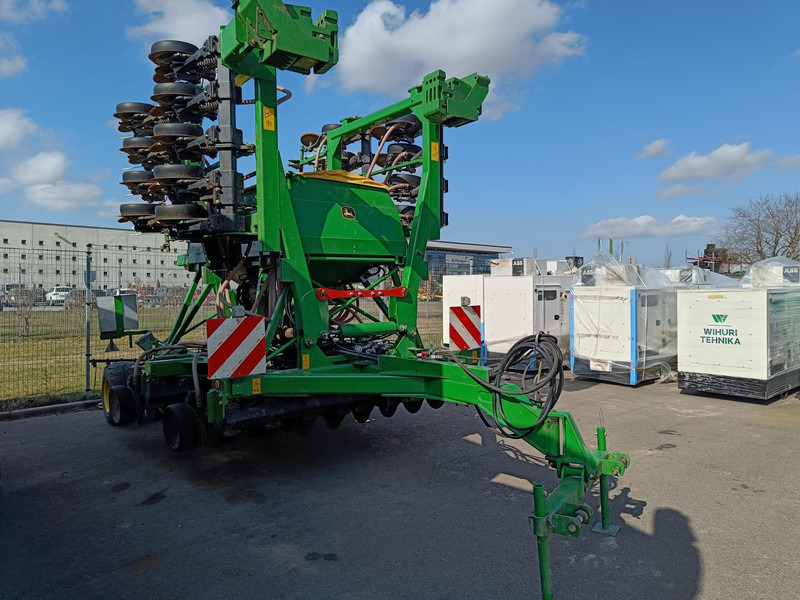 John Deere 750 A - מכונת זריעה מדויקת: תמונה 1 John Deere 750 A - מכונת זריעה מדויקת: תמונה 1