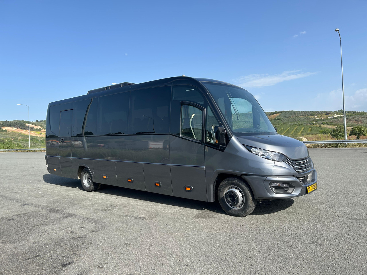IVECO DAILY - RIGHT HAND DRIVE TOURISTIC VEHICLE - אוטובוס בין עירוני: תמונה 2 IVECO DAILY - RIGHT HAND DRIVE TOURISTIC VEHICLE - אוטובוס בין עירוני: תמונה 2