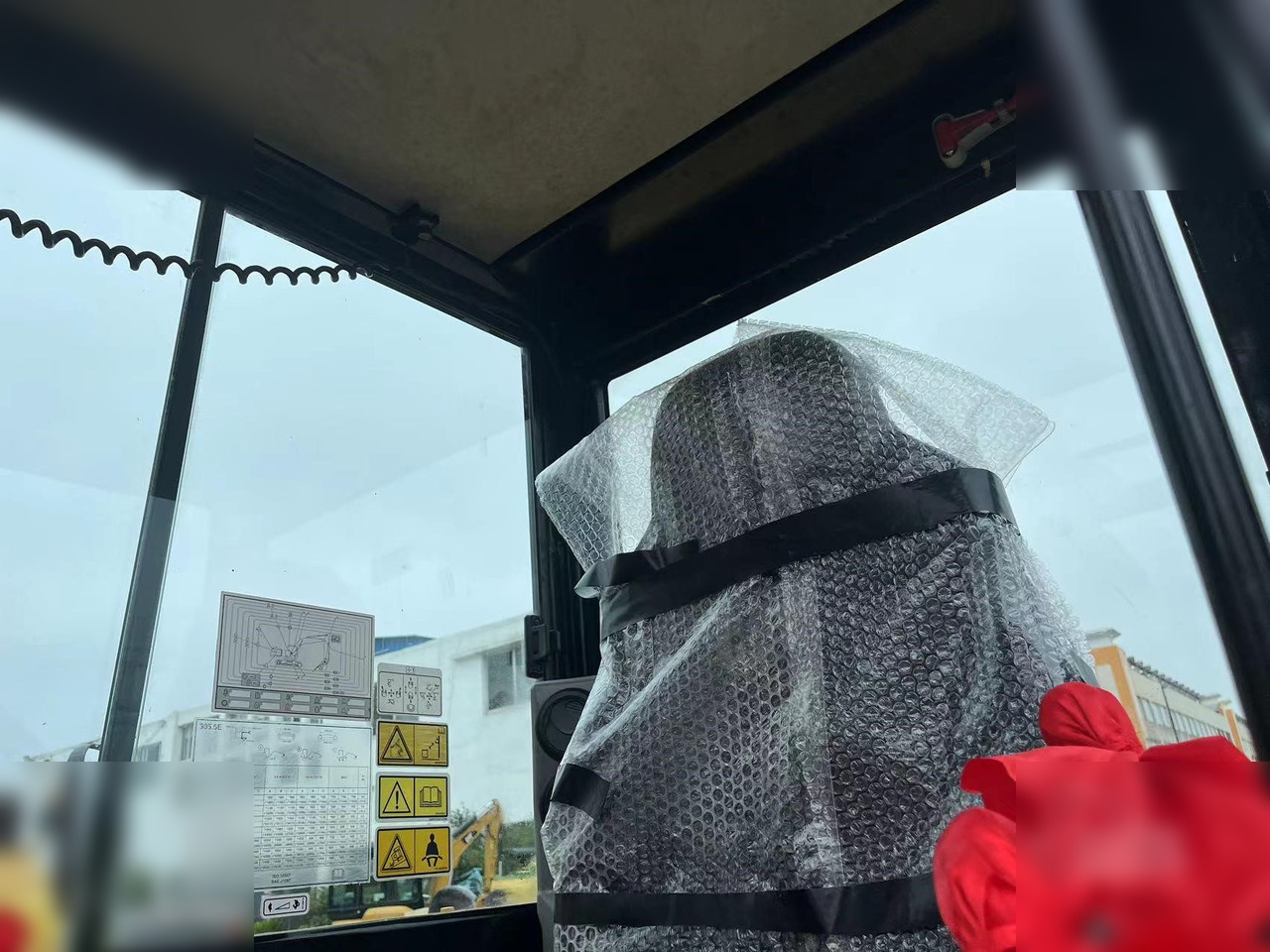 מיני מחפר CATERPILLAR 305.5E2: תמונה 7 מיני מחפר CATERPILLAR 305.5E2: תמונה 7