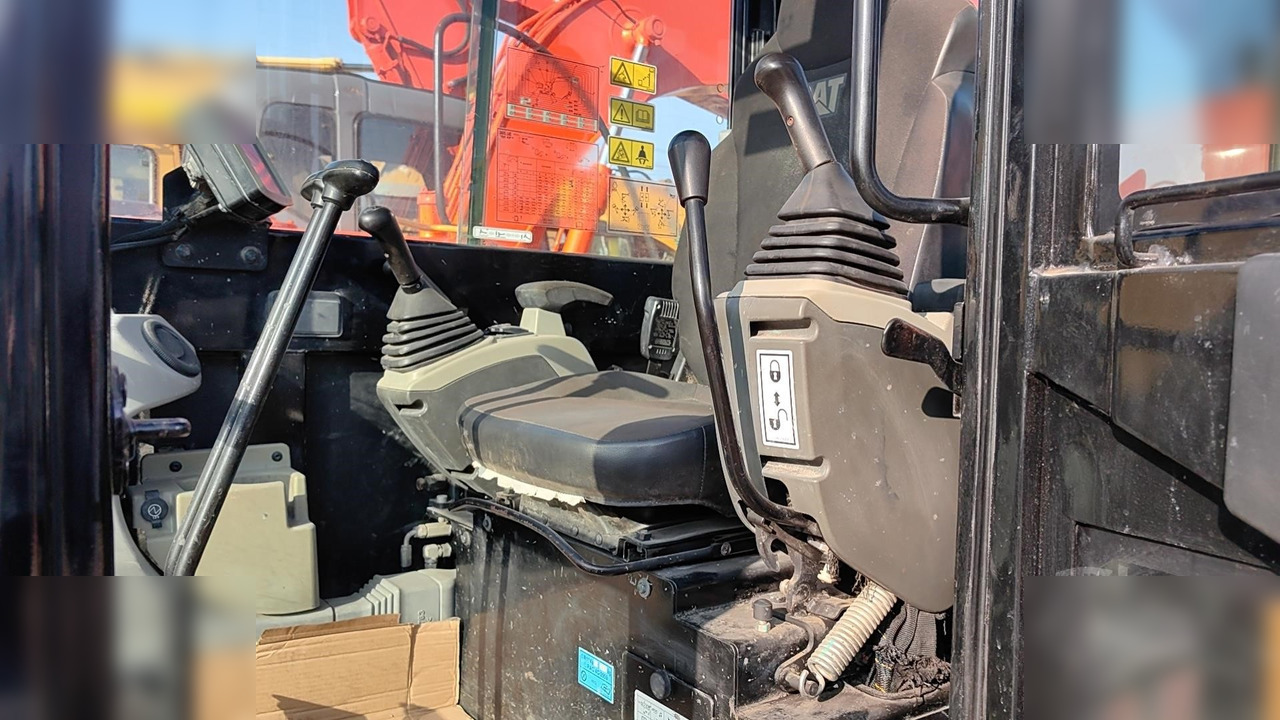 CATERPILLAR 305.5E2 - מיני מחפר: תמונה 4 CATERPILLAR 305.5E2 - מיני מחפר: תמונה 4