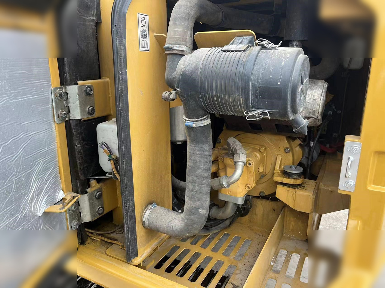 מיני מחפר CATERPILLAR 305.5E2: תמונה 6 מיני מחפר CATERPILLAR 305.5E2: תמונה 6