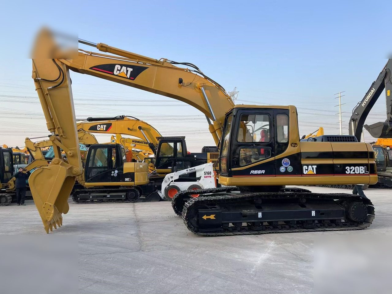 CATERPILLAR 320BL - מחפר סורק: תמונה 1 CATERPILLAR 320BL - מחפר סורק: תמונה 1
