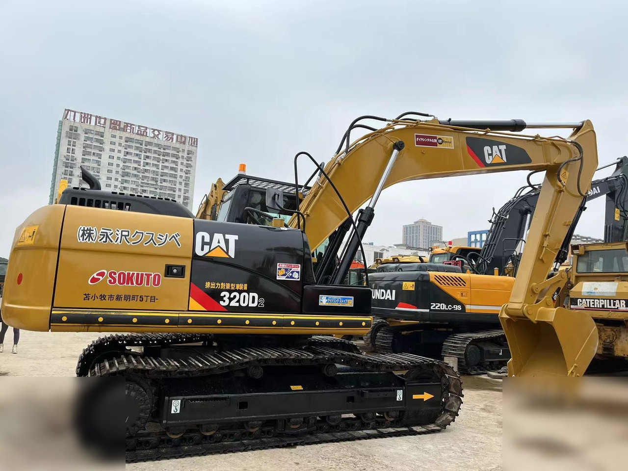 CATERPILLAR 320D2 - מחפר סורק: תמונה 2 CATERPILLAR 320D2 - מחפר סורק: תמונה 2