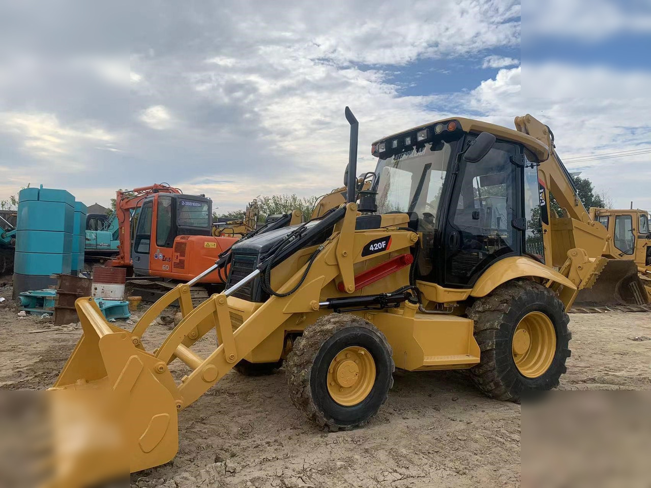 CATERPILLAR 420F - מחפרון: תמונה 3 CATERPILLAR 420F - מחפרון: תמונה 3