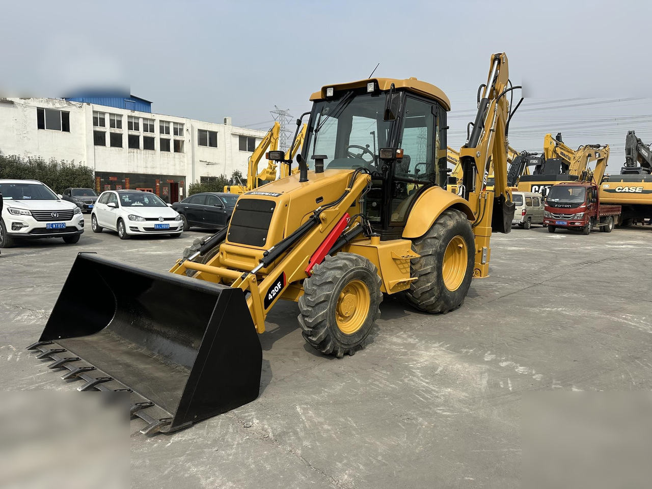 CATERPILLAR 420F - מחפרון: תמונה 2 CATERPILLAR 420F - מחפרון: תמונה 2