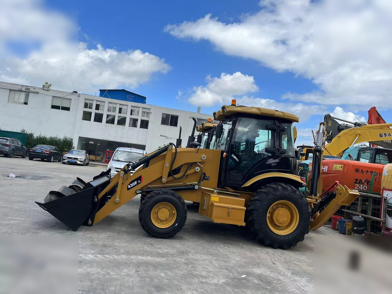 CATERPILLAR 430F2 - מחפרון: תמונה 1 CATERPILLAR 430F2 - מחפרון: תמונה 1