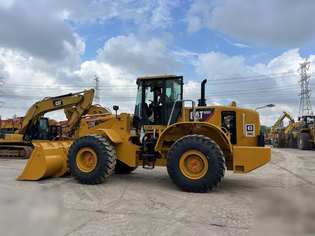 CATERPILLAR 966H - מעמיס גלגלים: תמונה 1 CATERPILLAR 966H - מעמיס גלגלים: תמונה 1