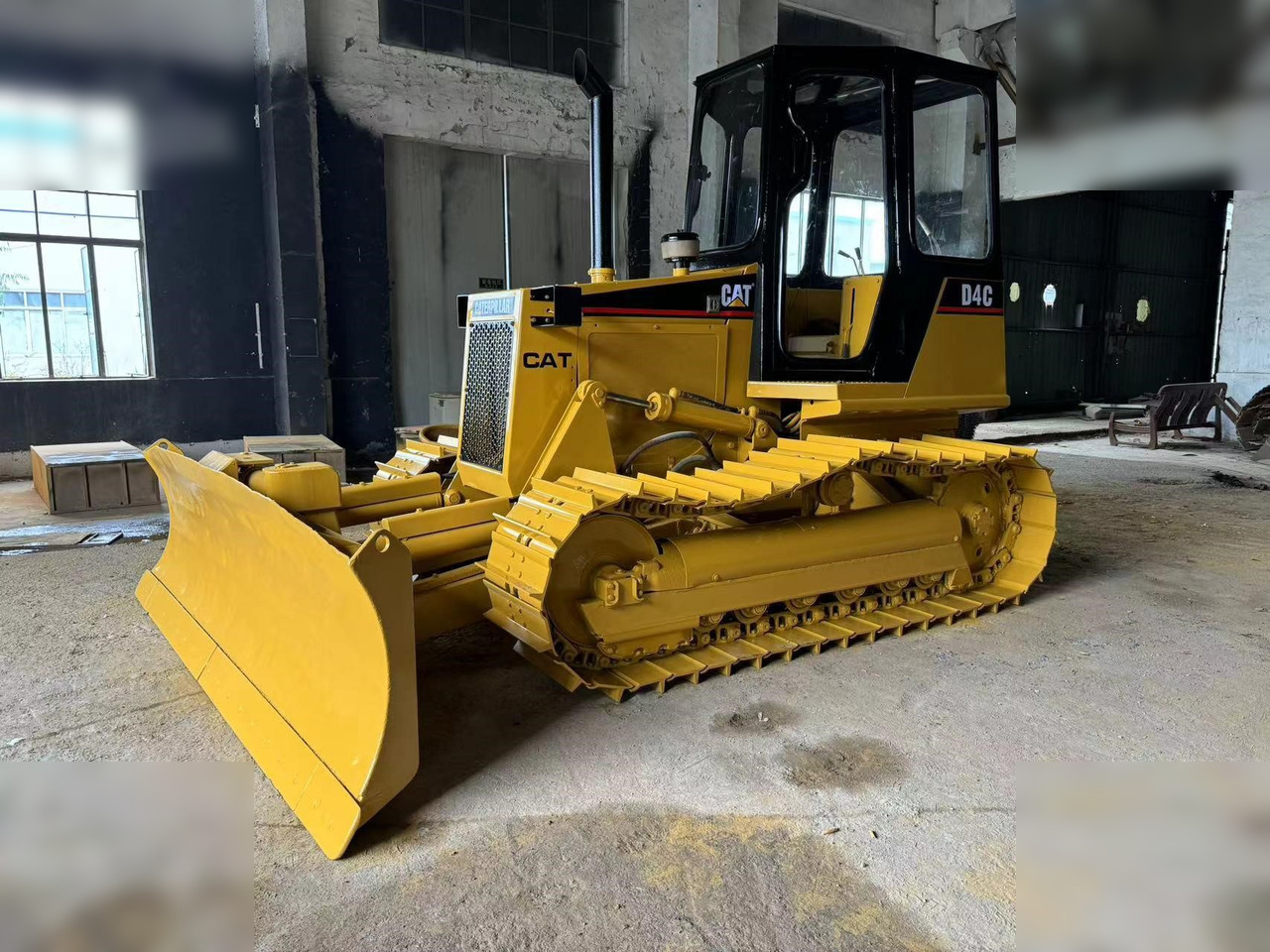CATERPILLAR D4C - דחפור: תמונה 1 CATERPILLAR D4C - דחפור: תמונה 1