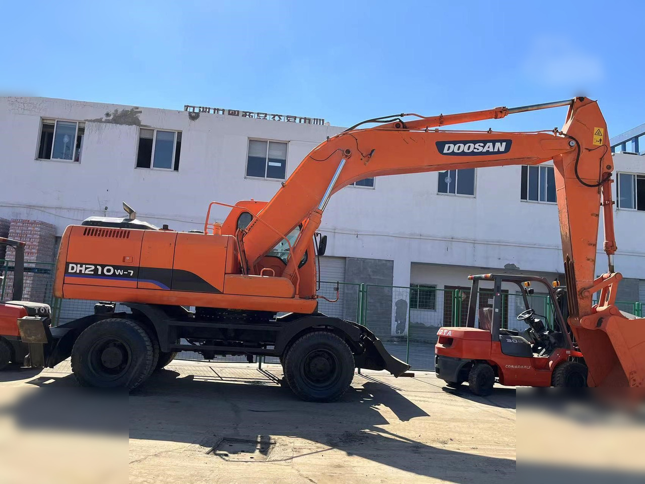 DOOSAN DH210W-7 - מחפר גלגלים: תמונה 1 DOOSAN DH210W-7 - מחפר גלגלים: תמונה 1