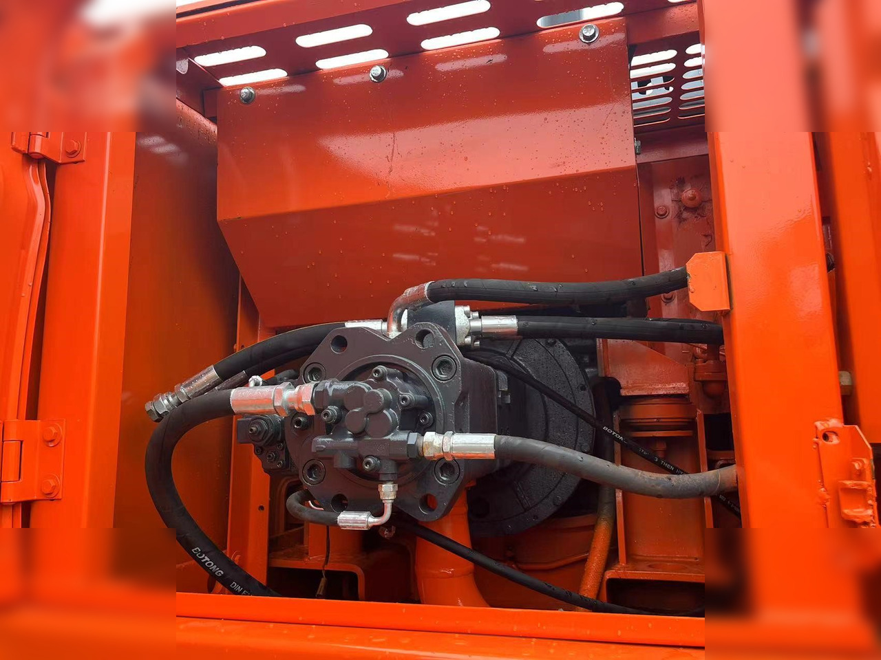 מחפר סורק DOOSAN DX225 LCA: תמונה 8