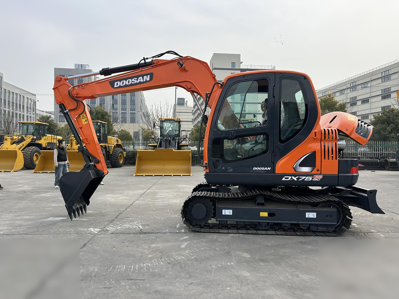 DOOSAN DX75-9CN - מחפר סורק: תמונה 1 DOOSAN DX75-9CN - מחפר סורק: תמונה 1
