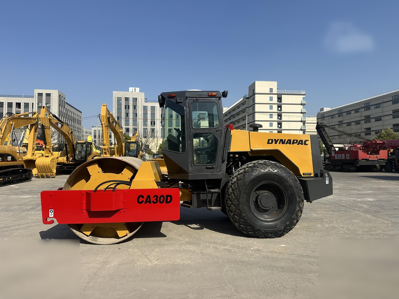 DYNAPAC CA30D - רולר: תמונה 1 DYNAPAC CA30D - רולר: תמונה 1