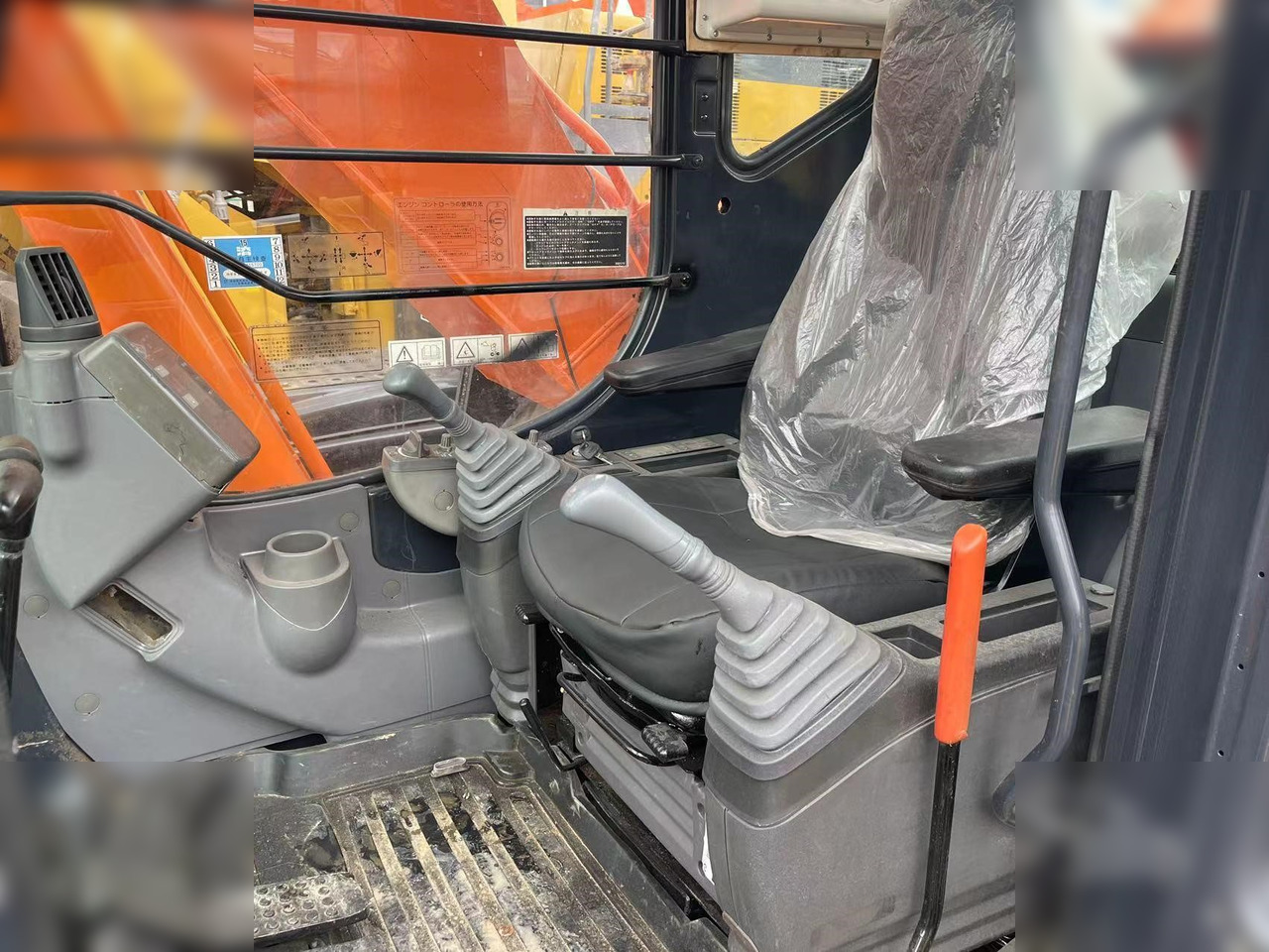 מחפר סורק HITACHI ZX200: תמונה 7