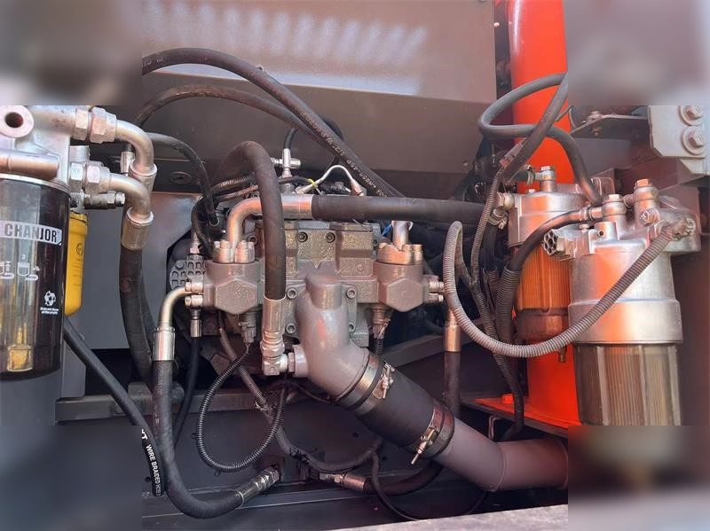 HITACHI ZX240-3 - מחפר סורק: תמונה 5 HITACHI ZX240-3 - מחפר סורק: תמונה 5