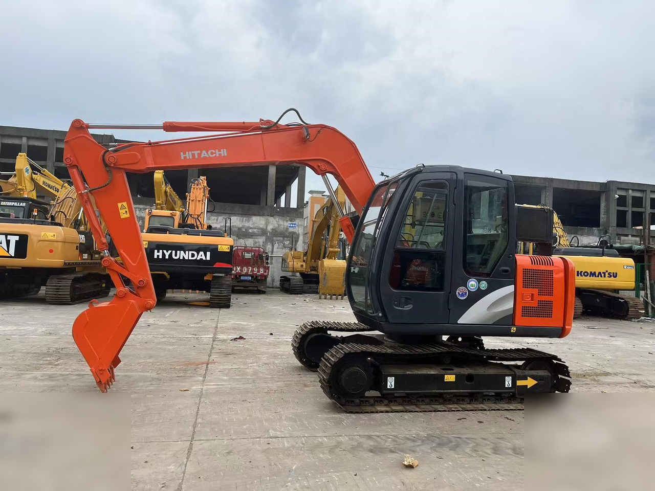 HITACHI ZX60 - מחפר סורק: תמונה 1 HITACHI ZX60 - מחפר סורק: תמונה 1