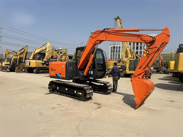 HITACHI ZX70 - מחפר סורק: תמונה 2 HITACHI ZX70 - מחפר סורק: תמונה 2