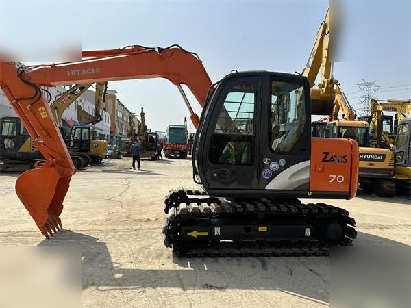 HITACHI ZX70 - מחפר סורק: תמונה 1 HITACHI ZX70 - מחפר סורק: תמונה 1