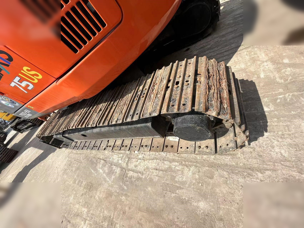 HITACHI ZX75US - מחפר סורק: תמונה 2 HITACHI ZX75US - מחפר סורק: תמונה 2