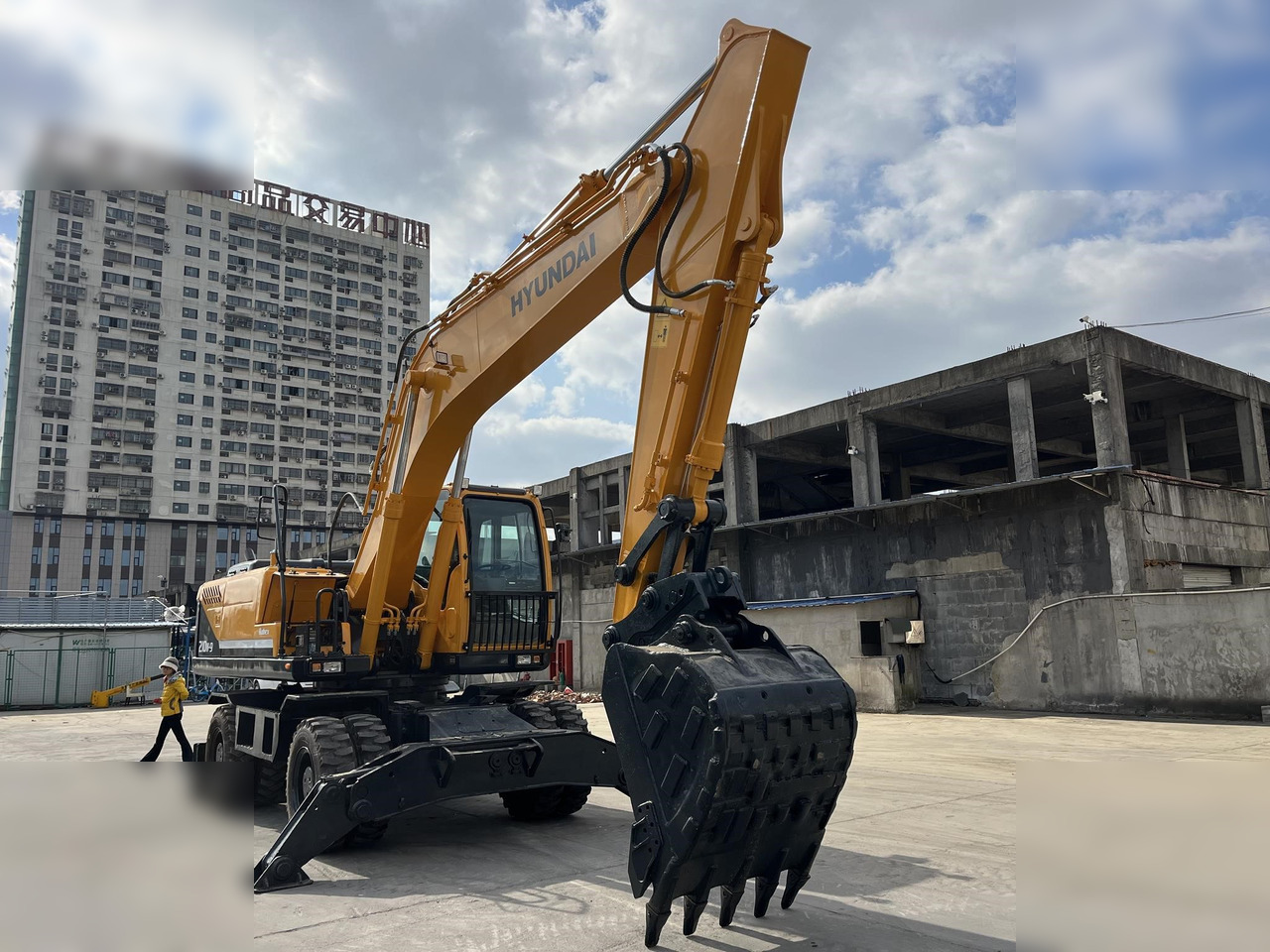 HYUNDAI ROBEX 210W-9 - מחפר גלגלים: תמונה 2 HYUNDAI ROBEX 210W-9 - מחפר גלגלים: תמונה 2