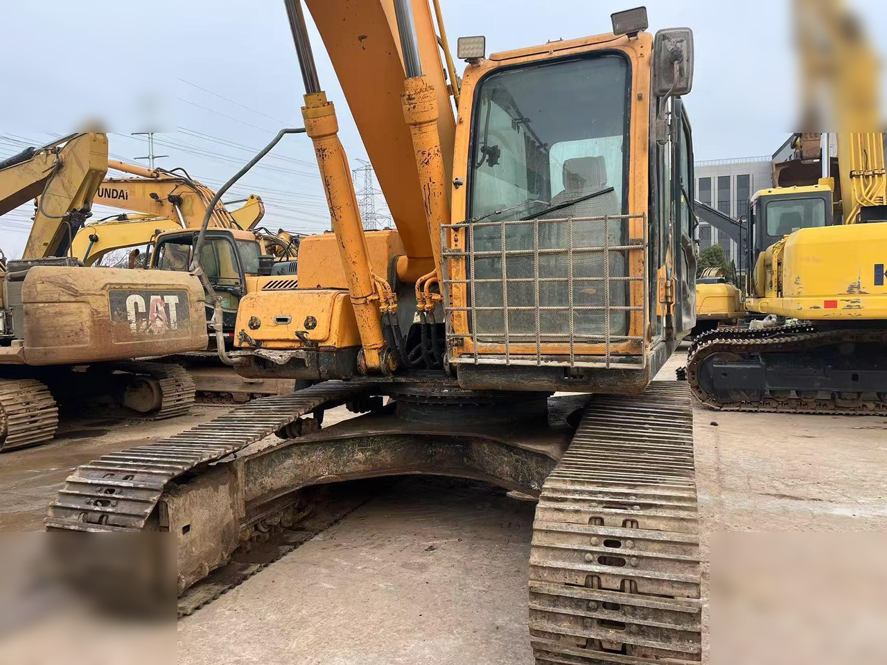 HYUNDAI ROBEX 220 LC-9S - מחפר סורק: תמונה 4 HYUNDAI ROBEX 220 LC-9S - מחפר סורק: תמונה 4