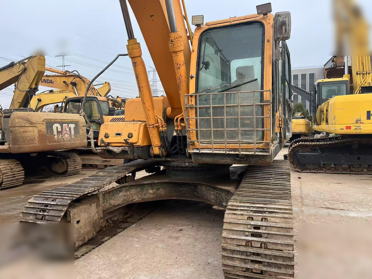 HYUNDAI ROBEX 220 LC-9S - מחפר סורק: תמונה 4 HYUNDAI ROBEX 220 LC-9S - מחפר סורק: תמונה 4