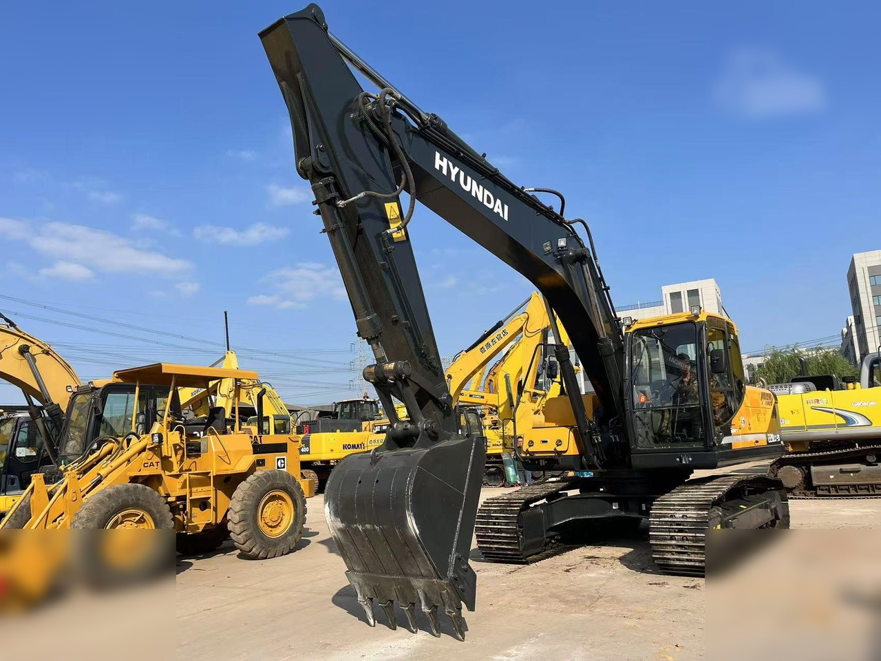 HYUNDAI ROBEX 220 LC-9S - מחפר סורק: תמונה 3 HYUNDAI ROBEX 220 LC-9S - מחפר סורק: תמונה 3